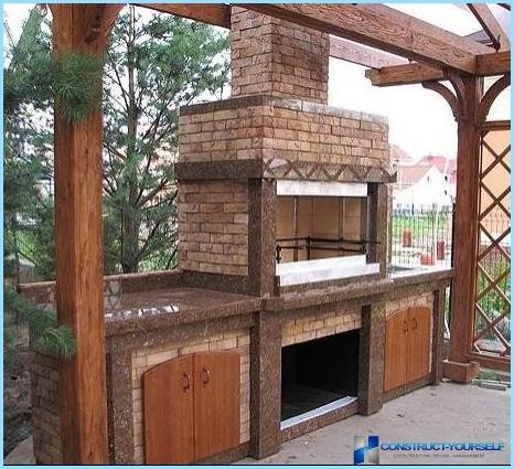 Projekty a konštrukcie pavilónov s grilom a grilom s rukami fotky Krb v altanku
