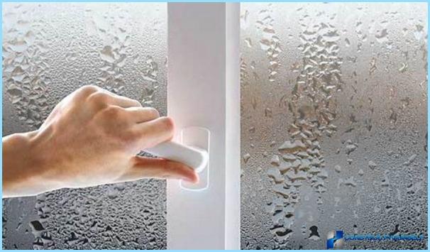Warum sich an Kunststofffenstern Kondenswasser bildet und wie man es beseitigt