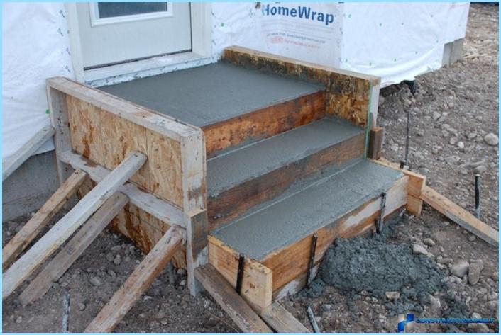 Napravite betonske korake trijem