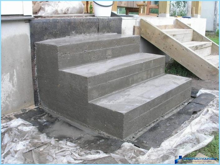 Napravite betonske korake trijem
