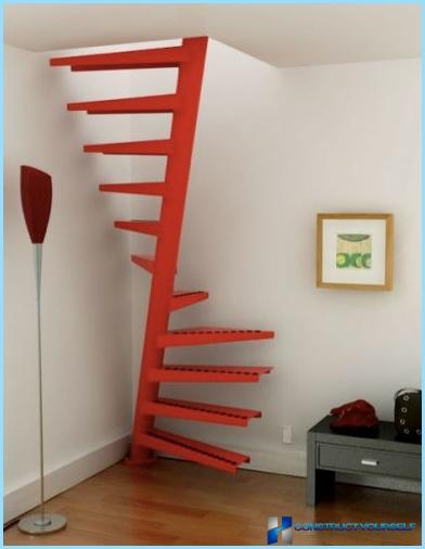 Tipos de escaleras al ático: plegables, en espiral, escotilla