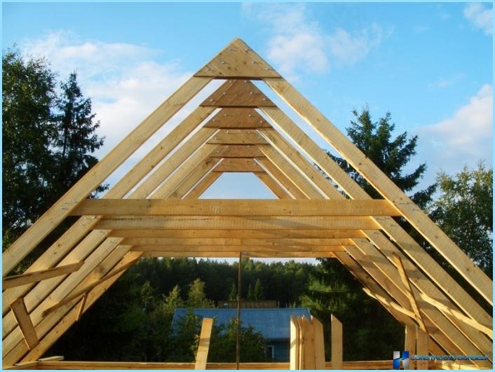 Install the rafters on the roof of the house