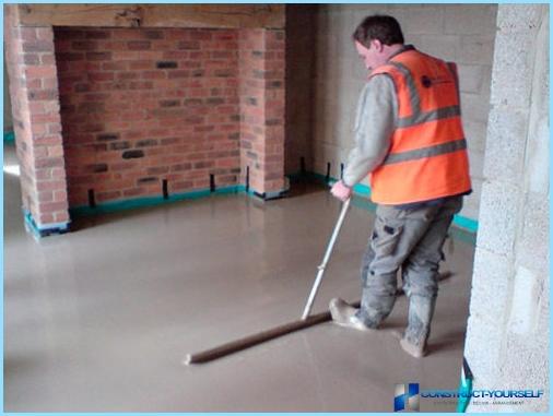 Screed floor with their hands