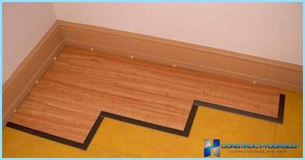 Полагане на винилови подови плочки