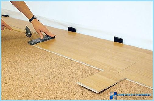 Soundproofing under screed floor with their hands
