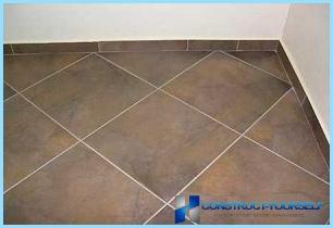 How to lay floor tiles with their hands