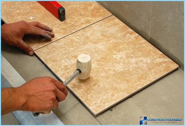 How to lay floor tiles with their hands