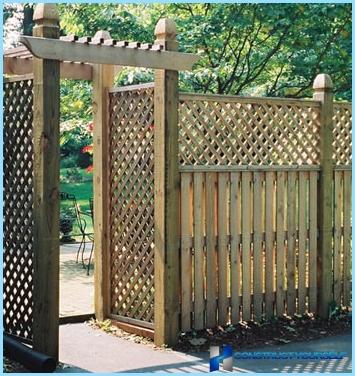 How to make a wooden fence for private homes with his own hands