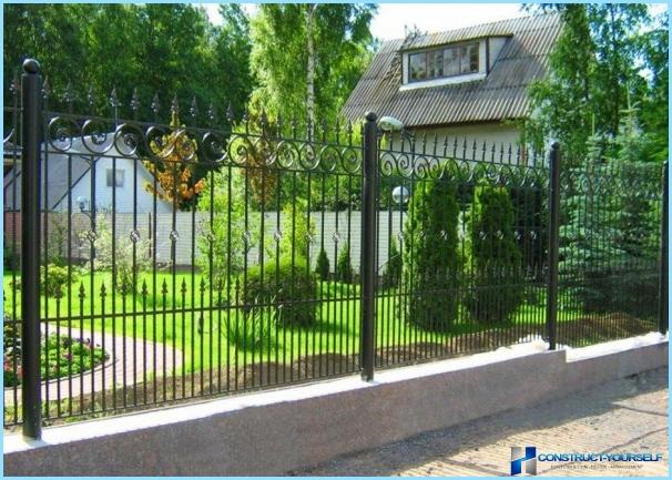 Installation of metal fence photo