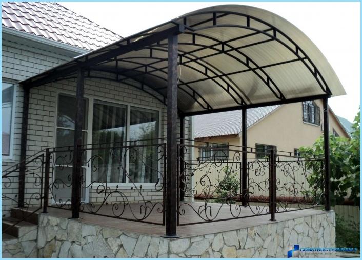 Canopies from polycarbonate in a private house