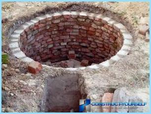 Construction of toilet at the dacha with his hands
