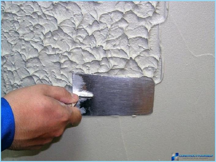 Decorative plaster with your hands out of putty