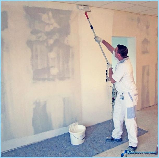 Application of liquid Wallpaper with your hands