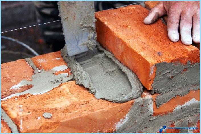 Jak przygotować zaprawę cementową do murowania