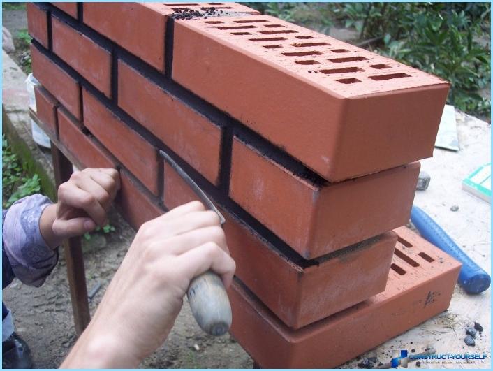 Hvordan man laver en farvet mørtel til en mursten