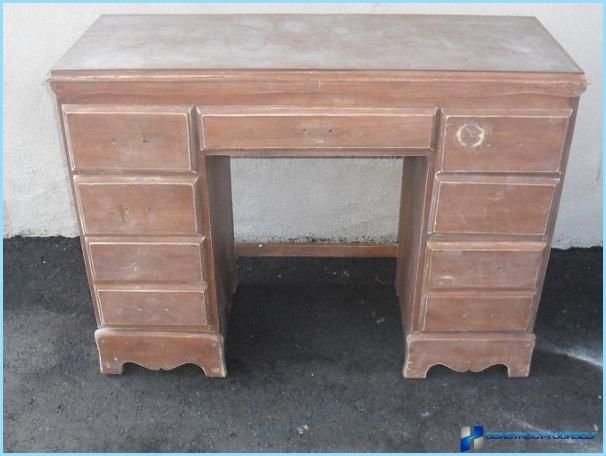 Cum să actualizați mobilierul vechi din lemn cu lac