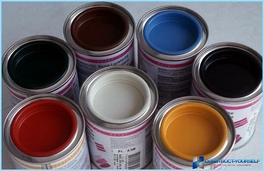 Alkyd paint for interior and exterior use on metal and wood