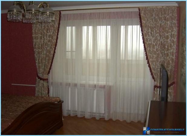 Tulle in the interior of a bedroom