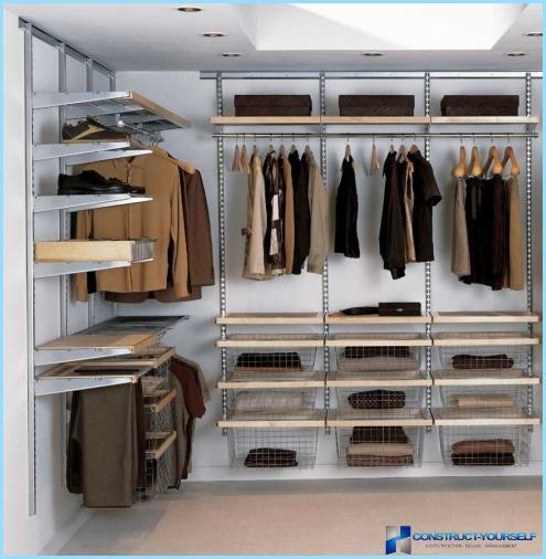 Corner walk-in closet