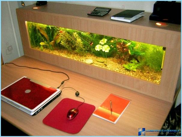 Design en stue med et akvarium