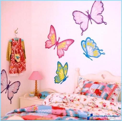 Wie man mit eigenen Händen Schmetterlinge an der Wand macht