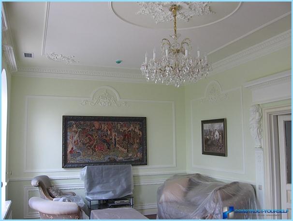 Ceiling design in room with photo