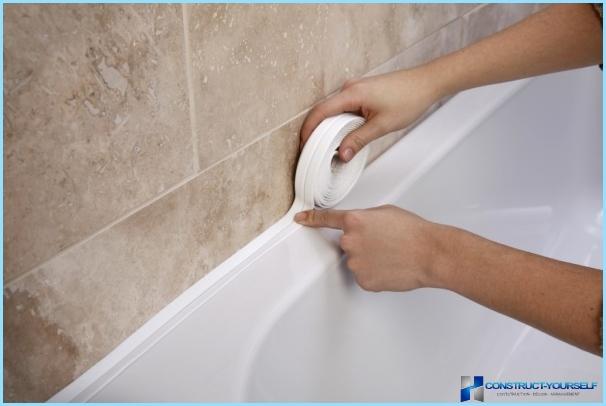 Как да затворите фугата между банята и плочките