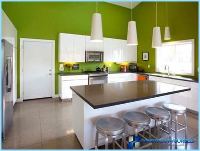 Kitchen in green and white tones