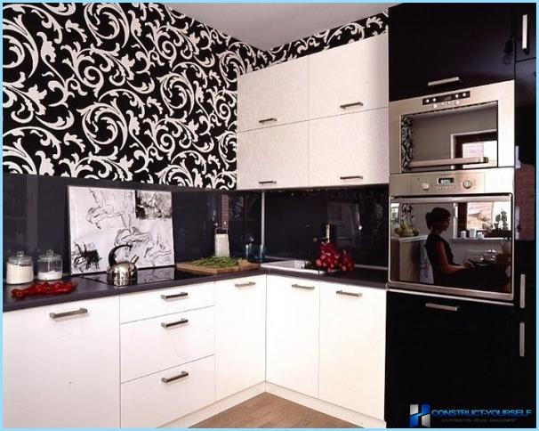 Design sort / hvitt kjøkken i leiligheten