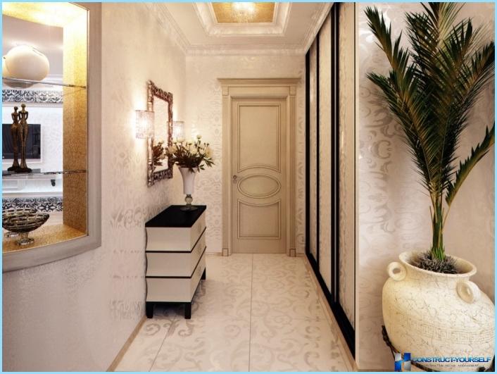 Entwerfen Sie einen schmalen und langen Korridor in der Wohnung
