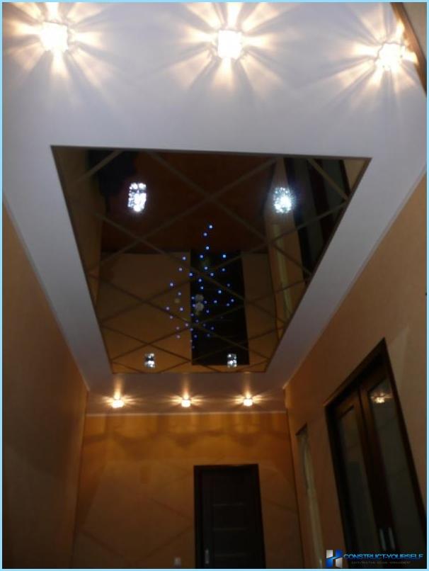 Design del soffitto nel corridoio con una foto