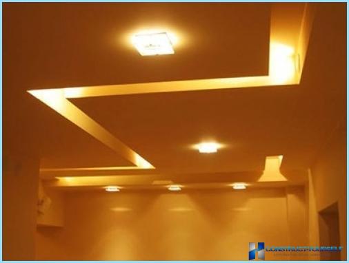 Design del soffitto nel corridoio con una foto