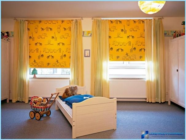 Wie man ein Fenster in einem Kinderzimmer schön gestaltet