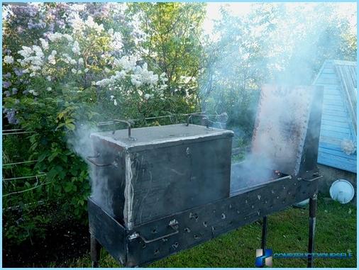 How to make homemade smokehouse with their hands