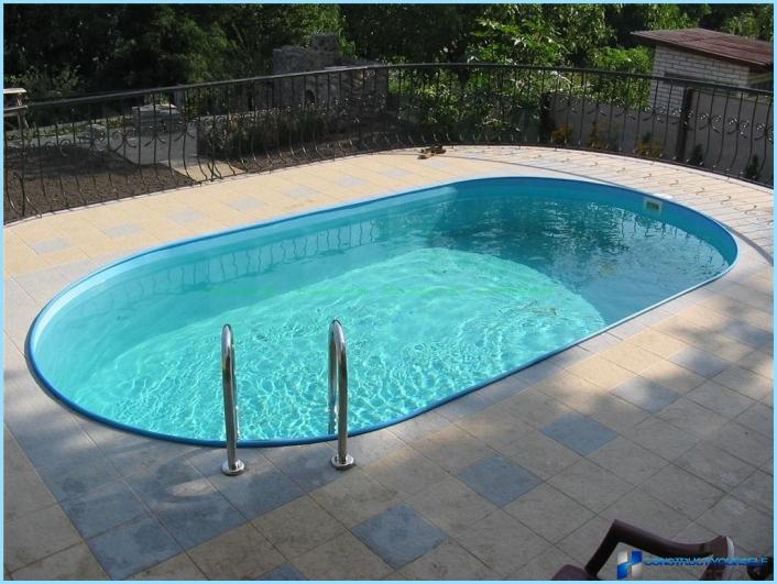여름 거주지를위한 수영장을 선택하는 방법 : 접을 수 있거나 고정 된