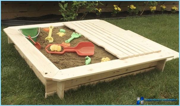 Sandbox per bambini nel paese