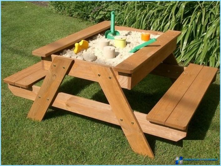 Sandbox per bambini nel paese