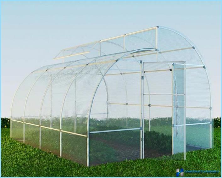 How to make ventilation in the greenhouse from polycarbonate
