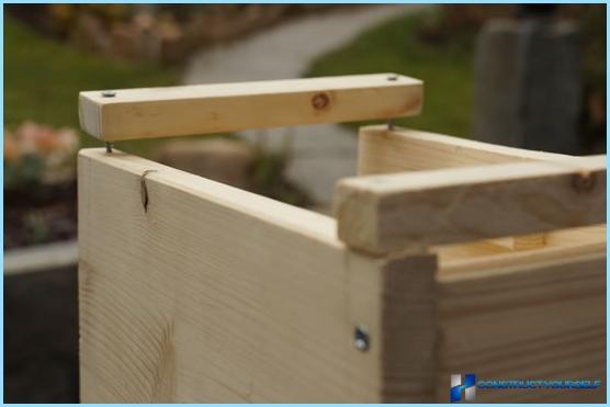 Make a birdhouse with your hands on the blueprints, pictures, and videos
