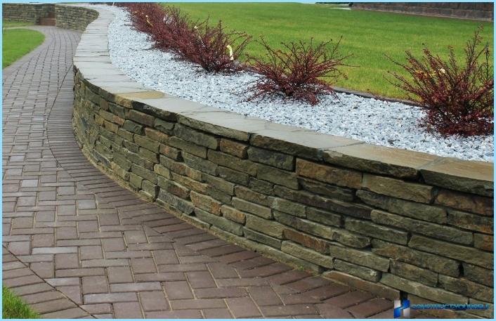 The use of retaining walls in the landscape