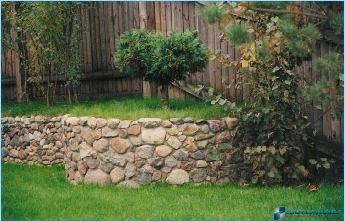 The use of retaining walls in the landscape
