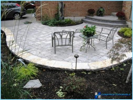 How to make a patio at the cottage