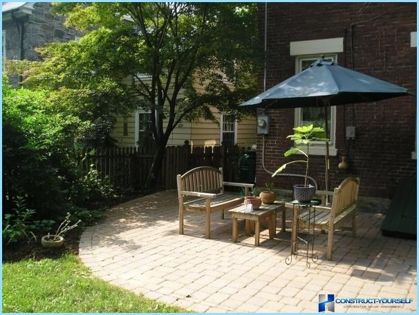 How to make a patio at the cottage