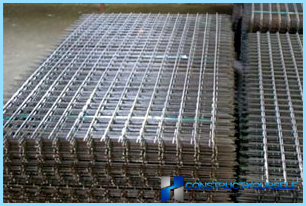 Mesh for the reinforcement of floor screeds