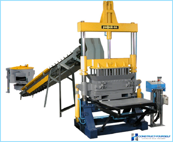 The production of concrete blocks: equipment and technology