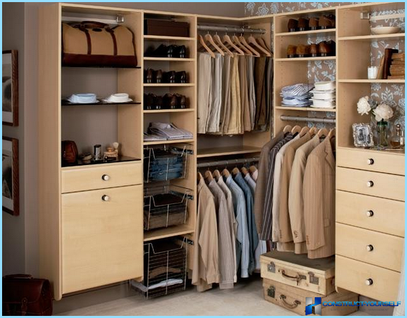 How to arrange a dressing room in the apartment