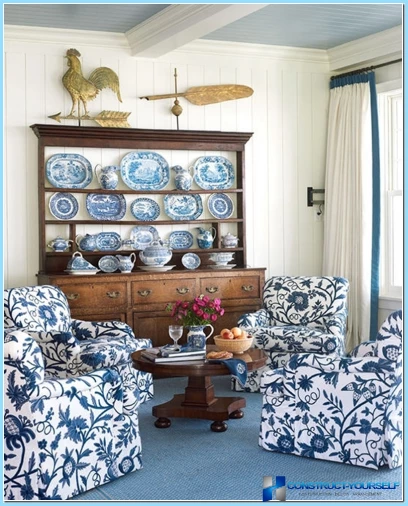 Kitchen in white and blue tones