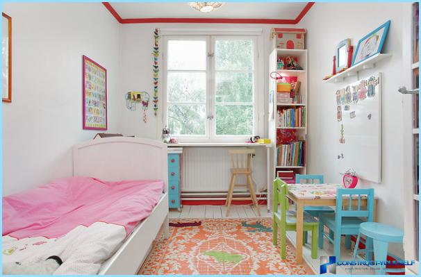 Interior en una pequeña habitación infantil.