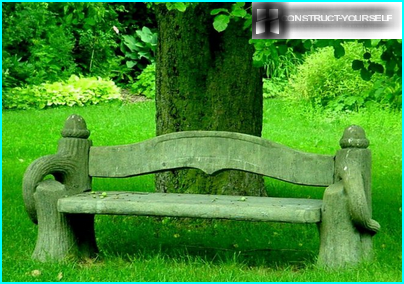 &ldquo;Vintage&rdquo; the bench in the garden