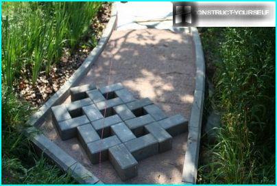 Start laying paving stones - with the Central part of paths
